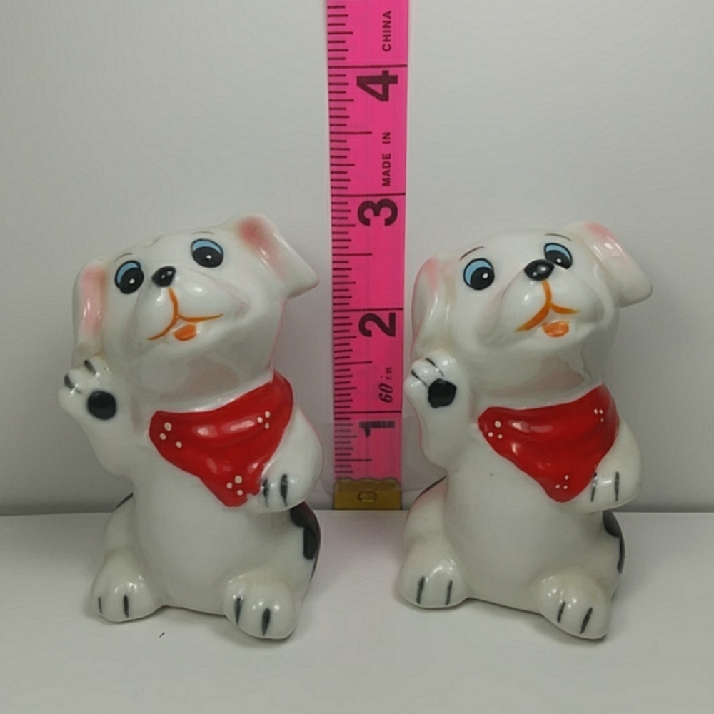 Waving puppy salt and pepper shakers